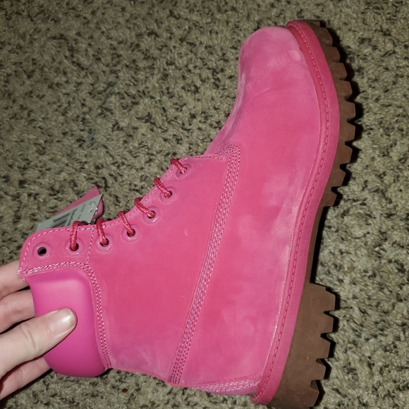 Pink Timberlands size 6 woman's Fits More Like A Size 7 - Picture 3 of 7